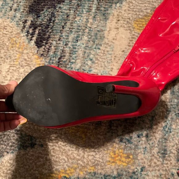 Red patent leather boots - Picture 3 of 3